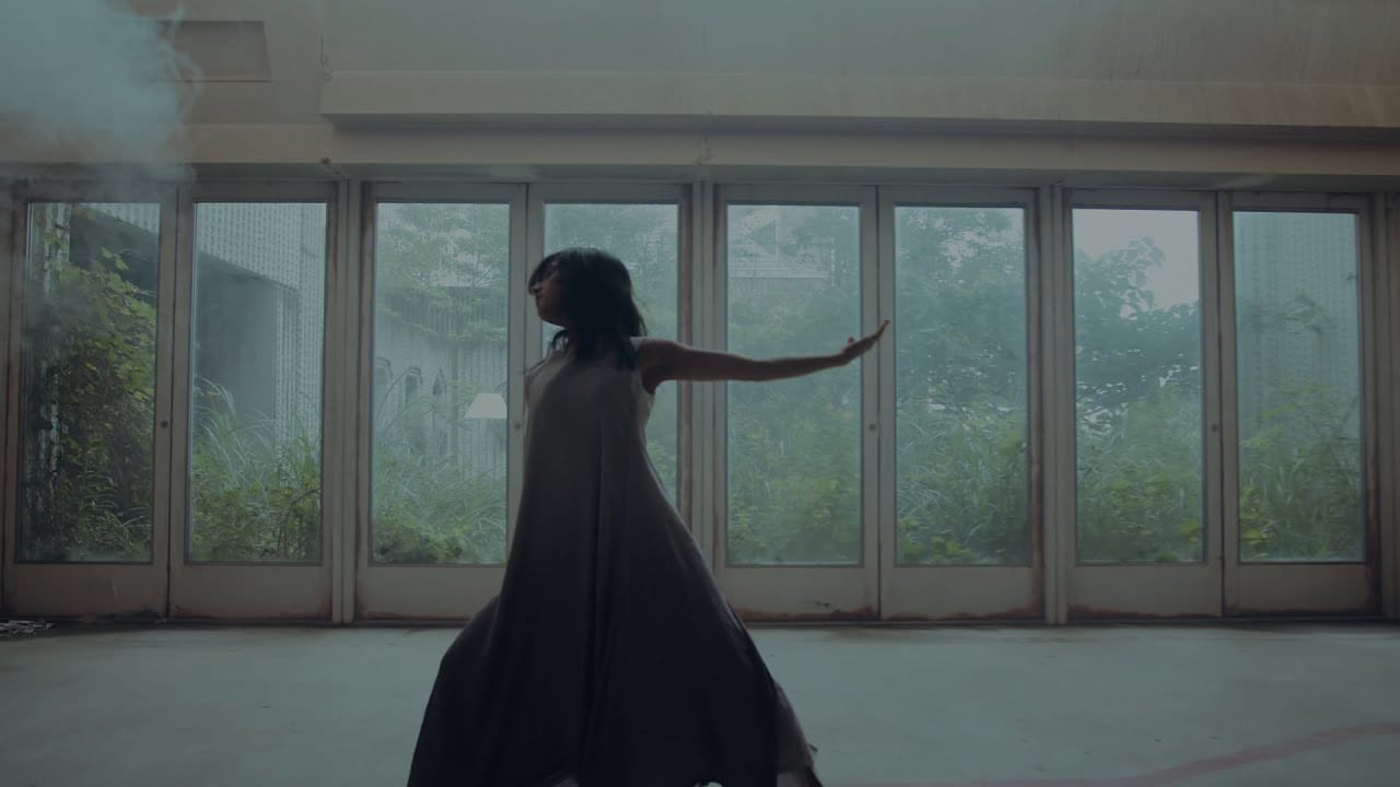 清原果耶「君に見せる景色」ミュージックビデオより。