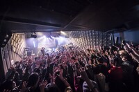 morph-tokyoでのライブの様子。