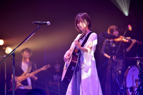 「山本彩 LIVE TOUR 2020 ~ α ~」の様子。(撮影:半田安政)