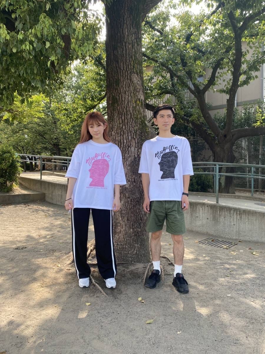 岡村靖幸さらにライムスター「マクガフィン」Tシャツ着用イメージ