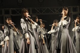 STU48全員集合！夏の歌合戦で「思い出せる恋をしよう」2つのバージョンを披露
