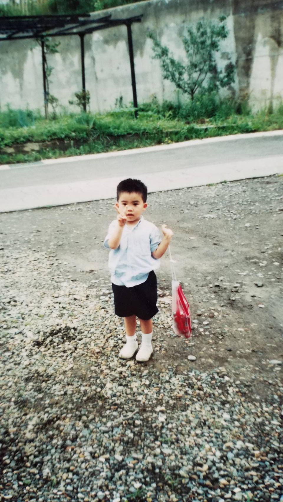 幼少期のアフロ。