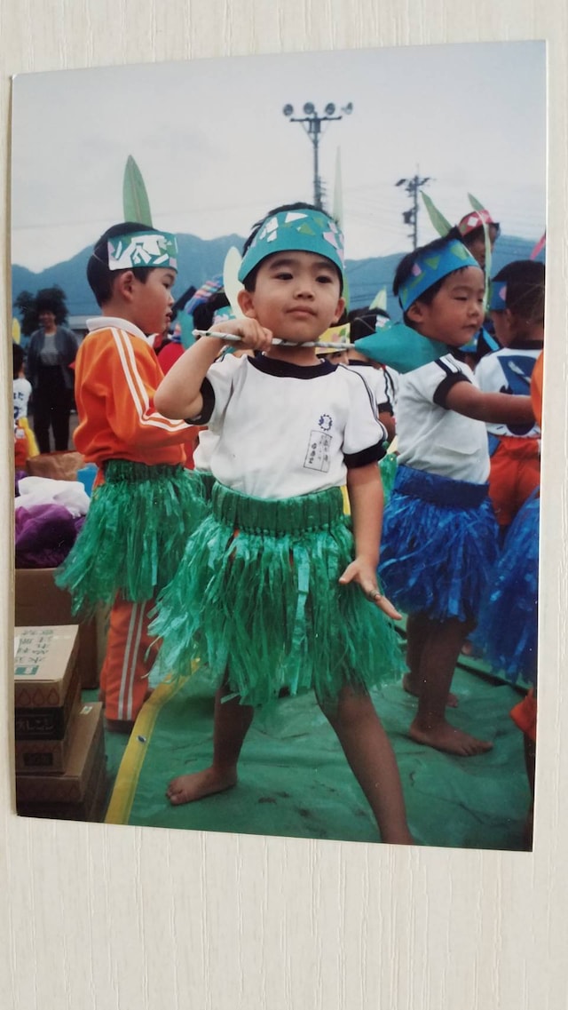 幼少期のアフロ。