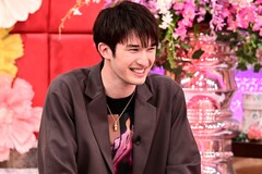 SixTONESジェシー、奥様タレントの前で一発ギャグ