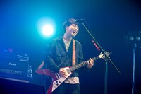 田辺由明（G, Cho）（撮影：ヤオタケシ）