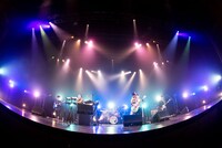 マカロニえんぴつ「マカロックONLINEワンマン～豊洲から愛を込めて～」の様子。（撮影：ヤオタケシ）