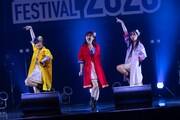 的場華鈴（虹のコンキスタドール）、土光瑠璃子（FES☆TIVE）、樋口なづな（SUPER☆GiRLS）からなる期間限定ユニット・るかりな。