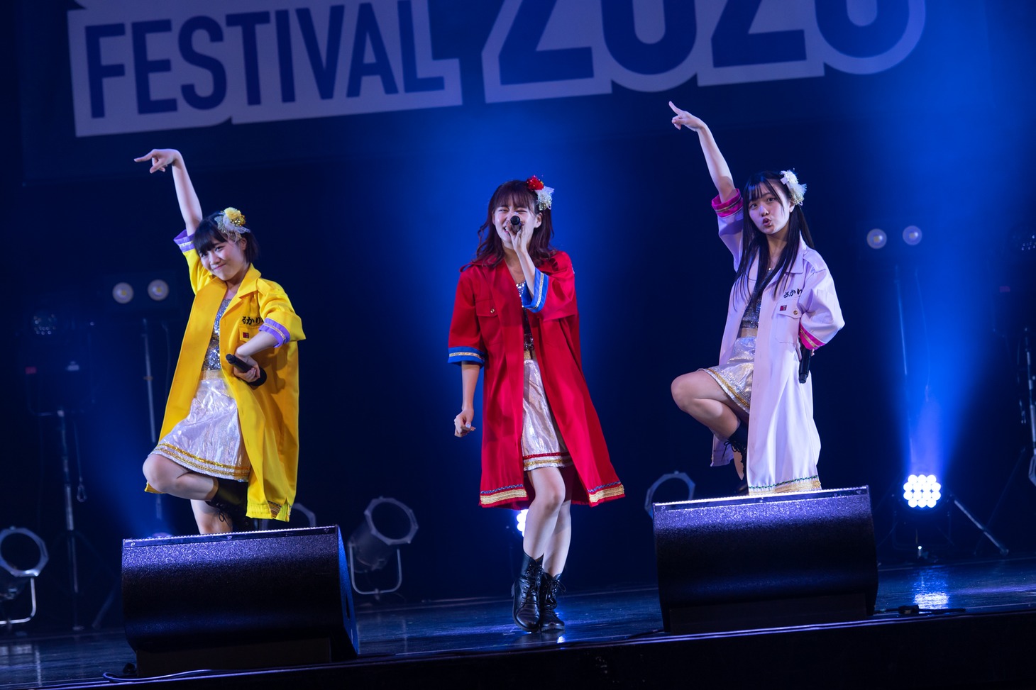 的場華鈴（虹のコンキスタドール）、土光瑠璃子（FES☆TIVE）、樋口なづな（SUPER☆GiRLS）からなる期間限定ユニット・るかりな。