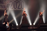 小野寺梓（真っ白なキャンバス）、里仲菜月（Task have Fun）、竹越くるみ（Devil ANTHEM.）からなる期間限定ユニットのS.T.O。