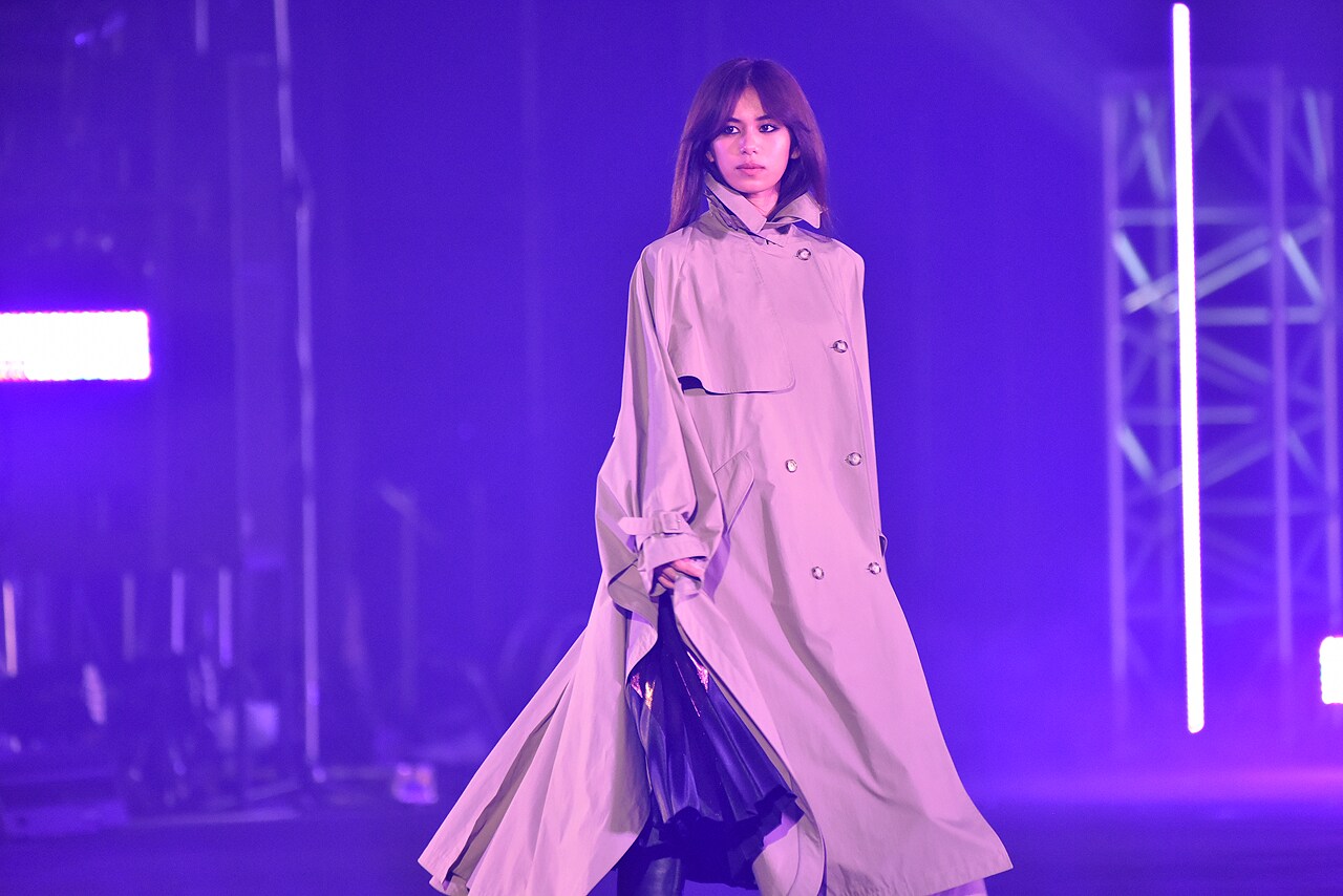 日向坂46佐々木久美、E-girls楓＆佐藤晴美「TGC」ランウェイにクールに