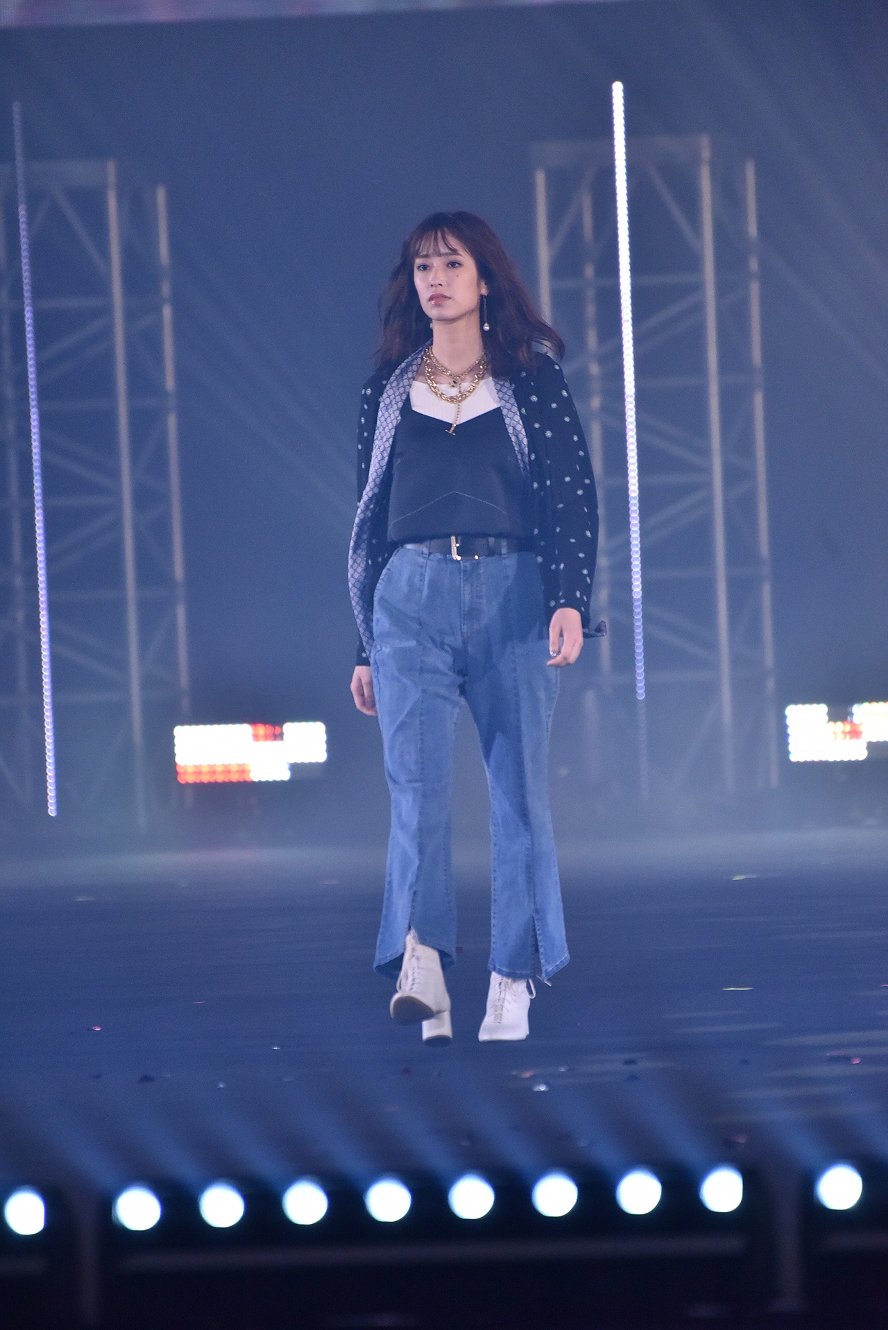 日向坂46 佐々木久美 直筆 サイン 生写真 ヨリ ツアー2023 ライブ衣装 佐々木久美（日向坂46） - 日向坂46佐々木久美、E-girls楓＆佐藤