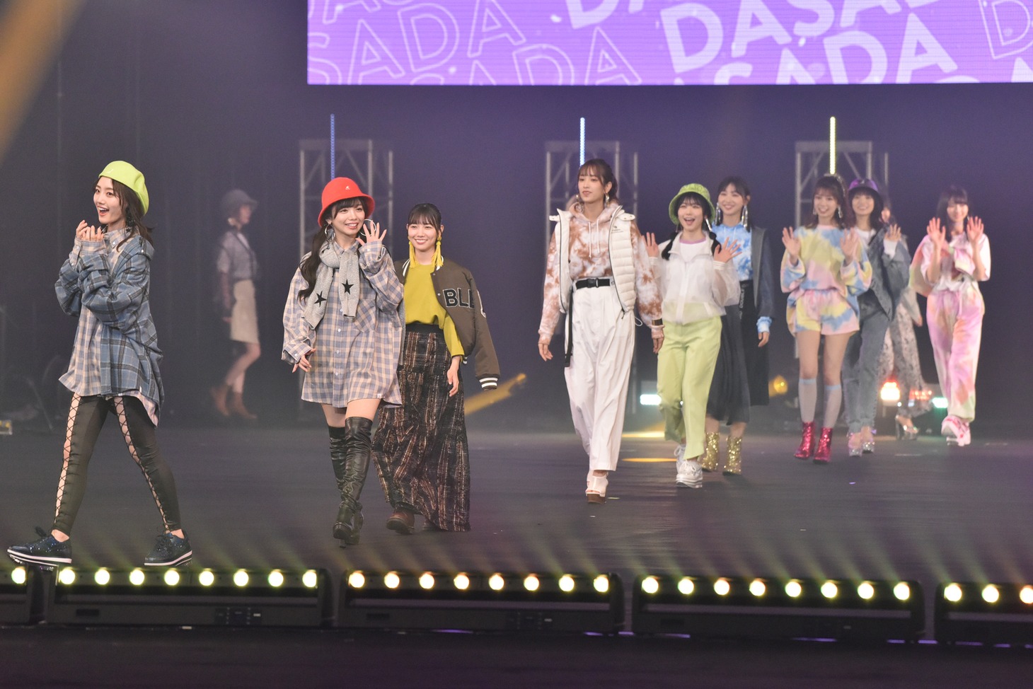 日向坂46「DASADA」ステージの様子。
