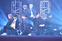 JO1のステージの様子。