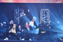 JO1のステージの様子。