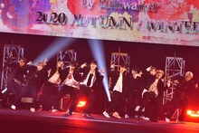 JO1のステージの様子。