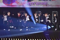 JO1のステージの様子。