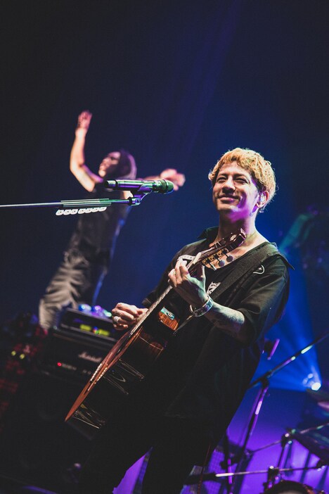 Kj（Vo, G）（Photo by TAKAHIRO TAKINAMI）