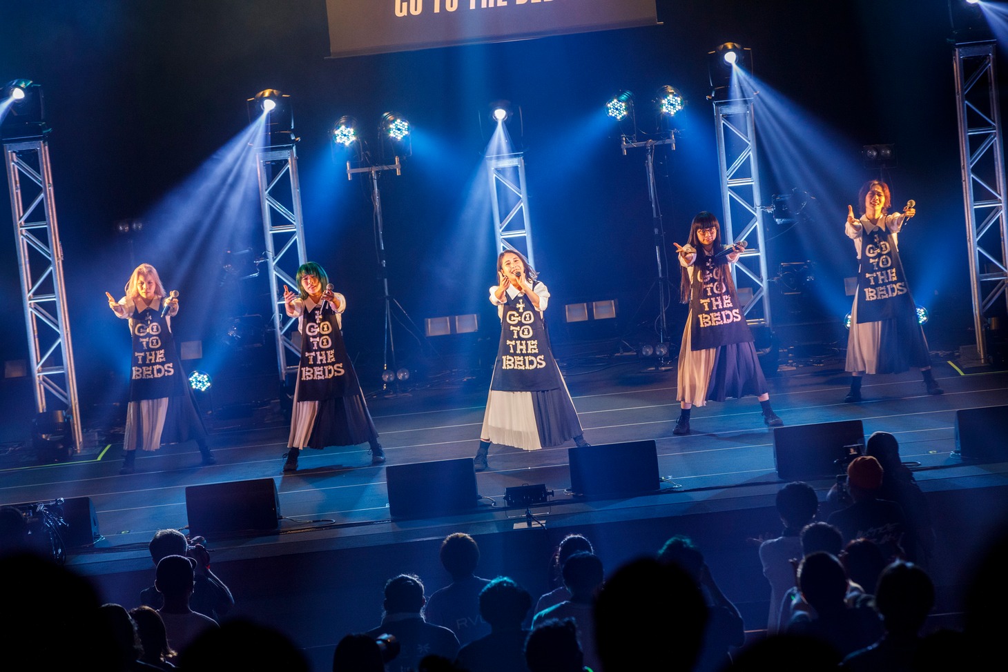 GO TO THE BEDS（Photo by sotobayashi kenta）