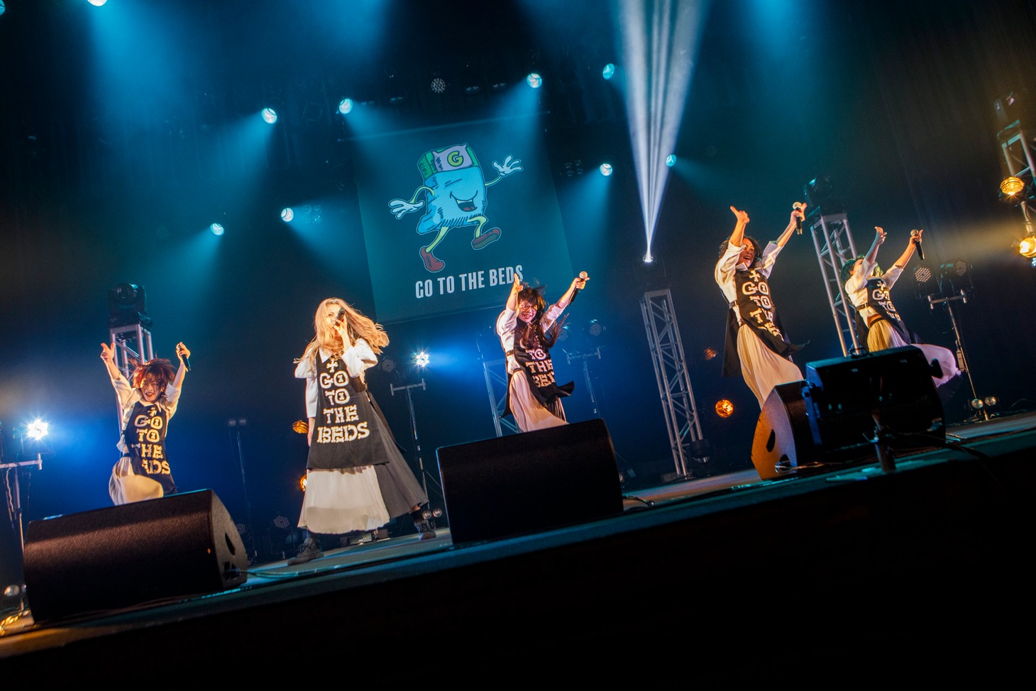 GO TO THE BEDS（Photo by sotobayashi kenta）