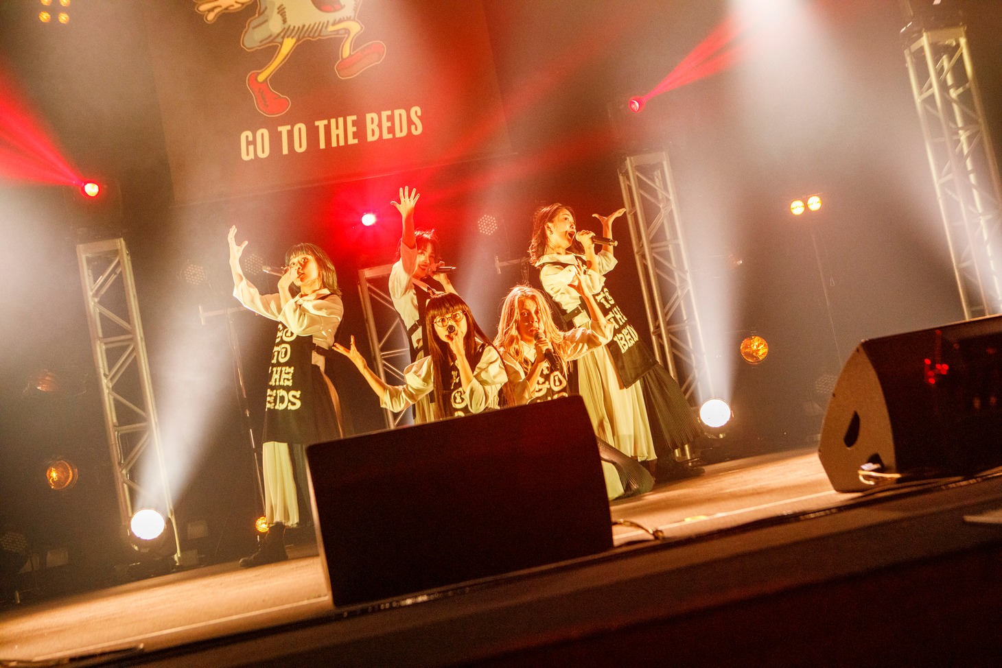 GO TO THE BEDS（Photo by sotobayashi kenta）