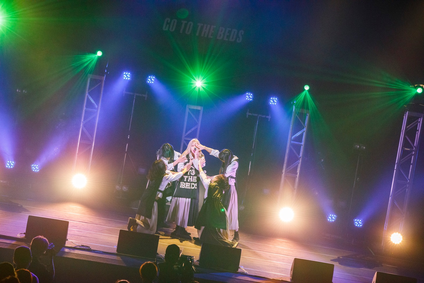 GO TO THE BEDS（Photo by sotobayashi kenta）