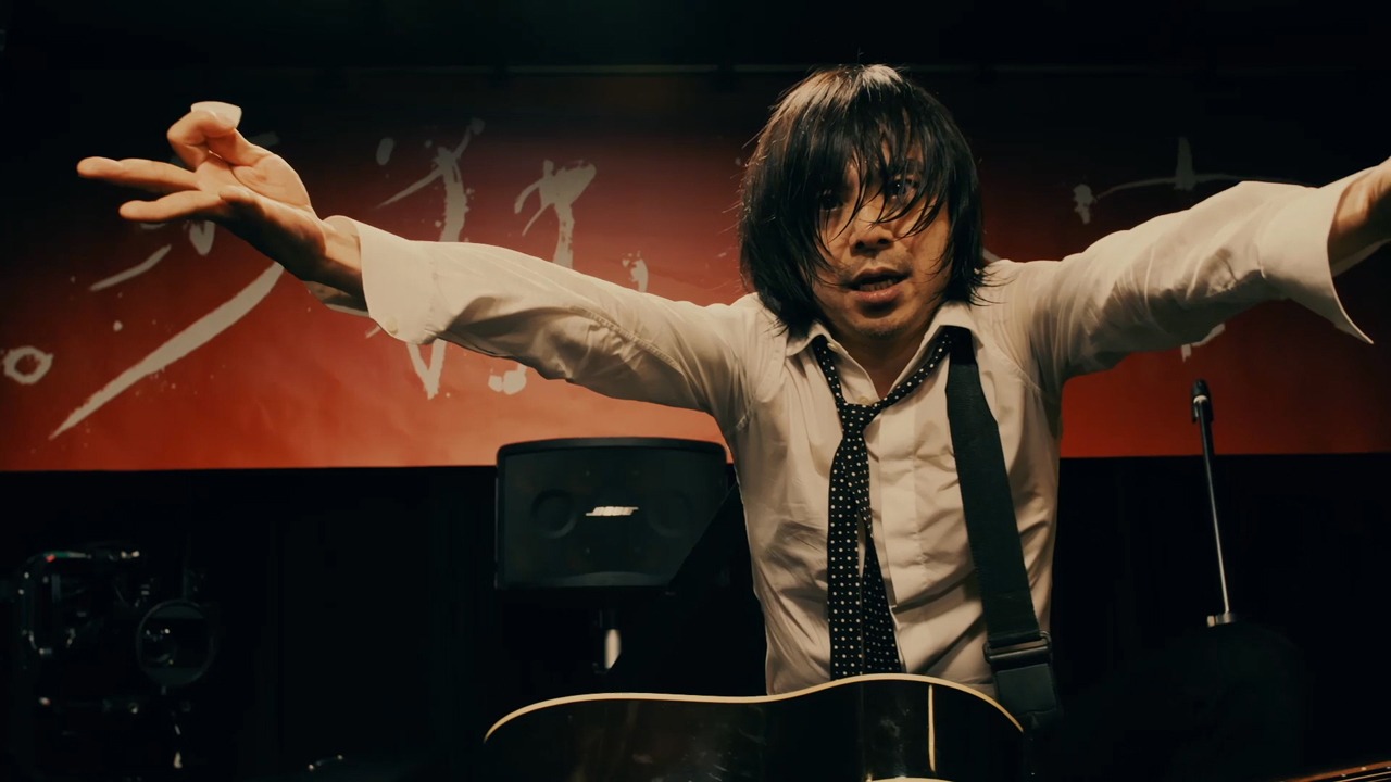 宮本浩次「ハレルヤ」ライブ映像のワンシーン。