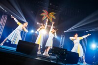 PARADISES（Photo by sotobayashi kenta）