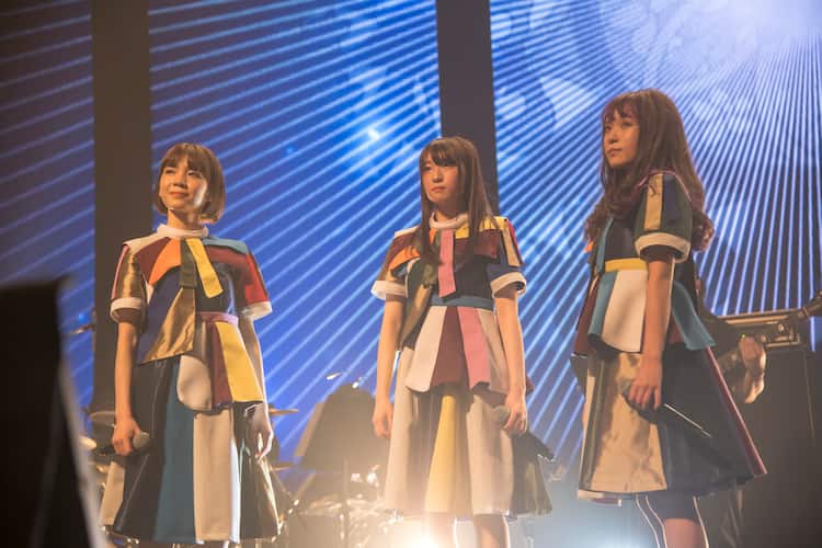 sora tob sakanaが6年の歴史に幕、4時間超えライブで50曲出し尽くし煙 