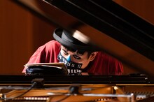 H ZETT M「ピアノ独演会2020 九月 逗子の陣」の様子。（Photo by Yuta Ito）