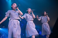 左から芹澤もあ、桜井美里、水春。