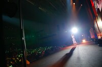 ソロ曲「My Voice Is For You」を歌う諸橋沙夏。（写真提供：代々木アニメーション学院）