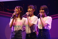 左から野口衣織、音嶋莉沙、大場花菜。（写真提供：代々木アニメーション学院）