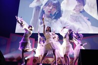 「推しのいる世界」を披露する野口衣織、佐竹のん乃、瀧脇笙古、山本杏奈、大場花菜、佐々木舞香。