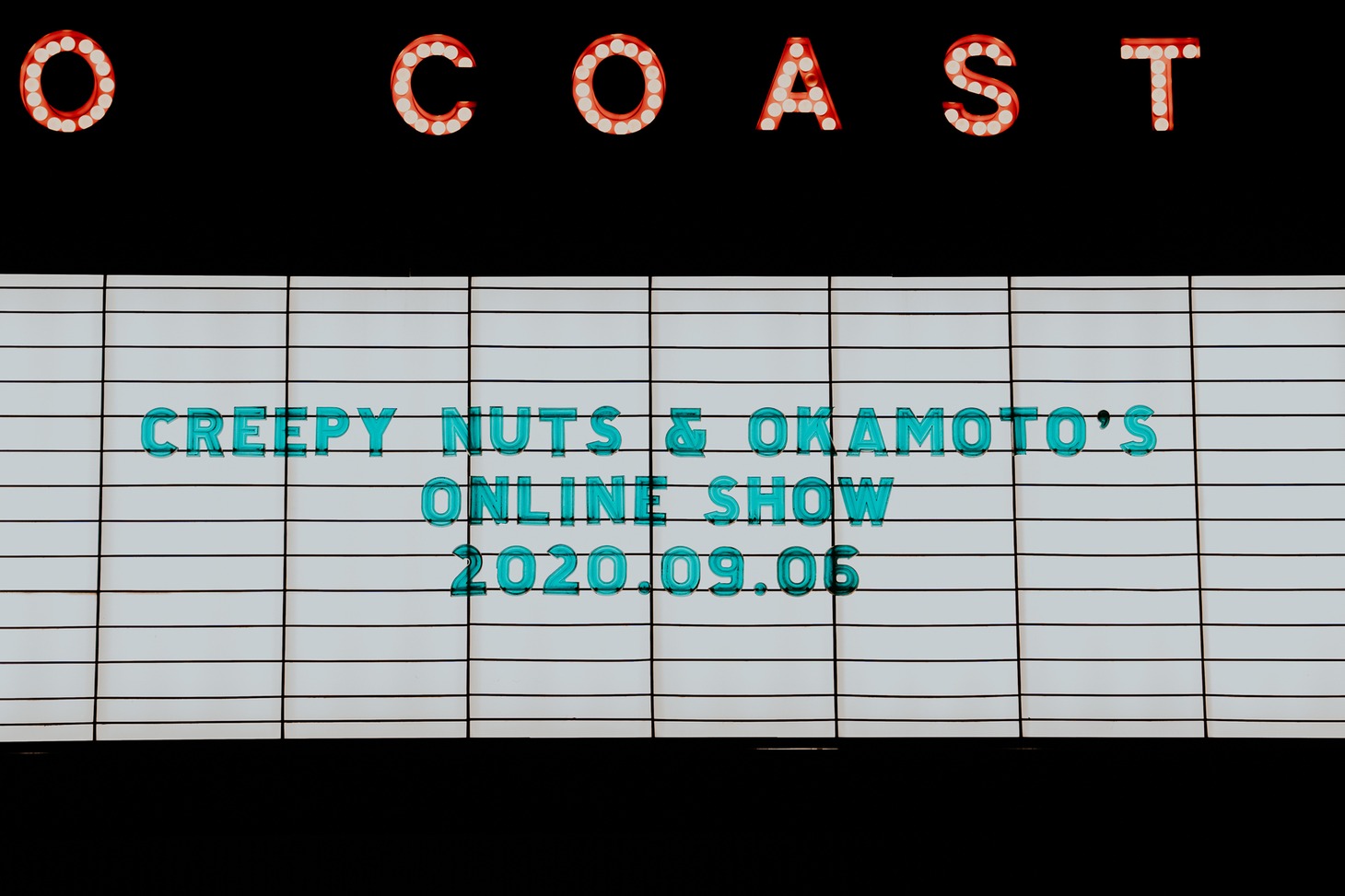「Creepy NutsとOKAMOTO'S オンラインショー」の様子。（Photo by HiroyaBrian）