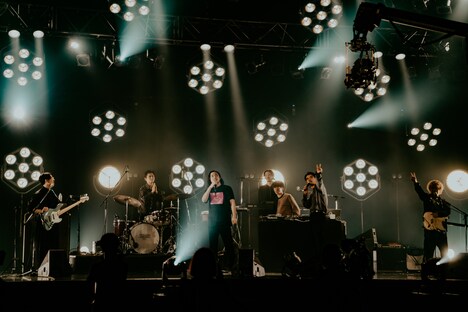 「Creepy NutsとOKAMOTO'S オンラインショー」の様子。（Photo by HiroyaBrian）