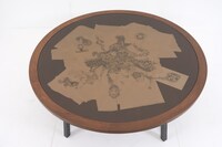 「FREESTYLE 2020 大野智 作品展」に展示されているちゃぶ台。