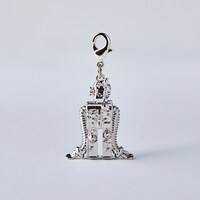 「FREESTYLE 2020 大野智 作品展」オリジナルグッズのチャーム。