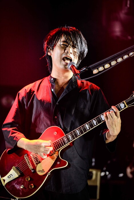 菅波栄純（G）（Photo by Rui Hashimoto[SOUND SHOOTER]）