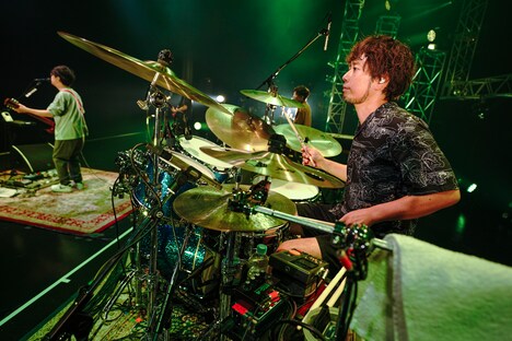 伊地知潔（Dr）（撮影：上飯坂一）