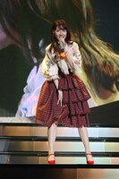 柏木由紀の過去のライブの様子。