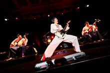 吉田兄弟とMIYAVI。（Photo by AYATO.）