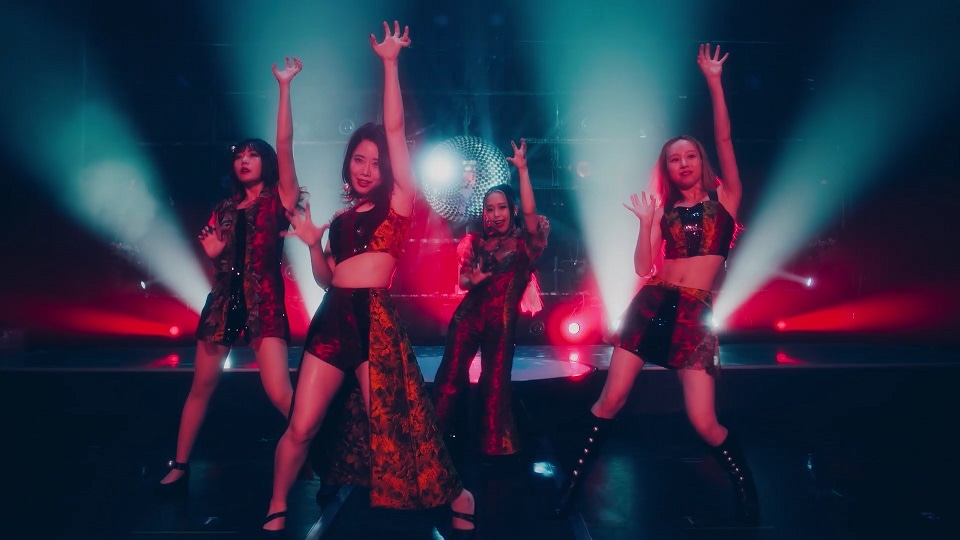 フィロソフィーのダンス「ドント・ストップ・ザ・ダンス」ミュージックビデオのワンシーン。