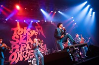 東京スカパラダイスオーケストラと川上洋平（[Alexandros]）。（Photo by Masamine Akiyama）