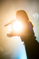 iri（撮影：渡邊玲奈［田中聖太郎写真事務所］）