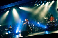 iri（撮影：渡邊玲奈［田中聖太郎写真事務所］）