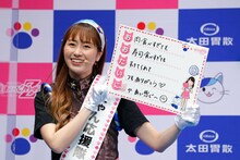 あいうえお作文を発表する佐々木彩夏。（写真提供：太田胃散 PR事務局）