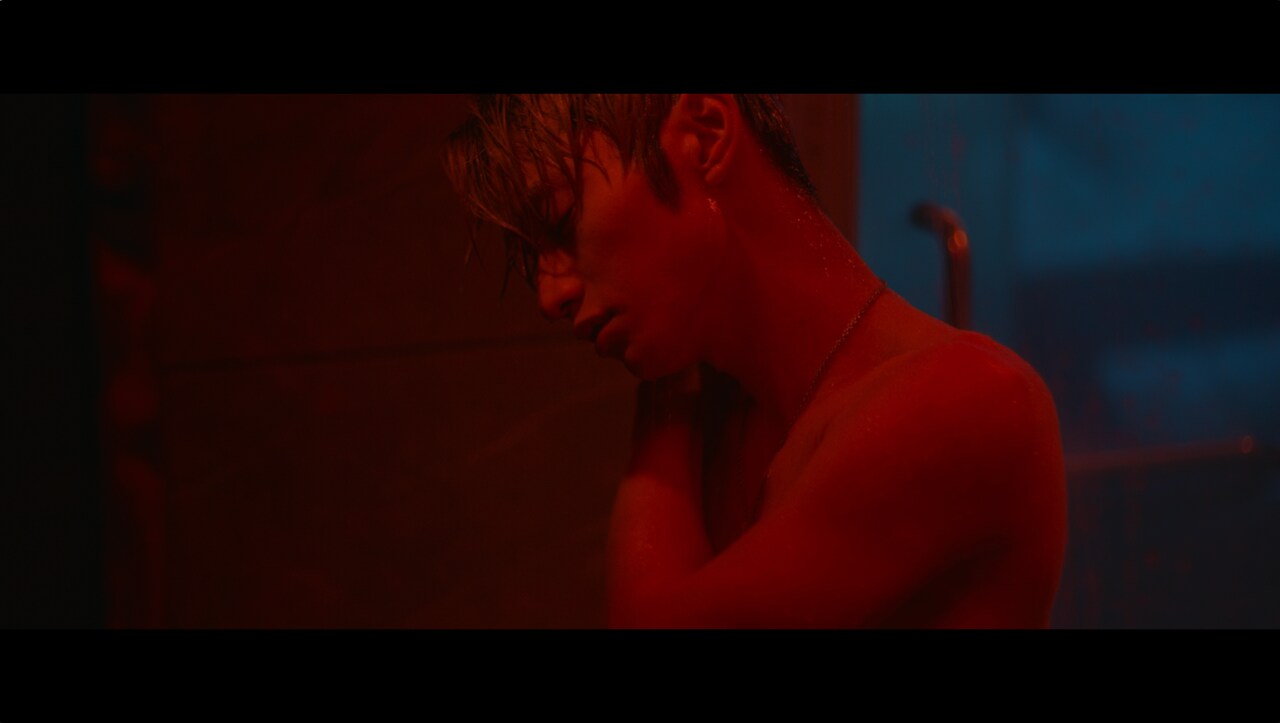 SKY-HI「Sexual Healing」ミュージックビデオのサムネイル。