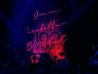 9mm Parabellum Bullet「白夜の百年」の様子。（撮影：西槇太一）