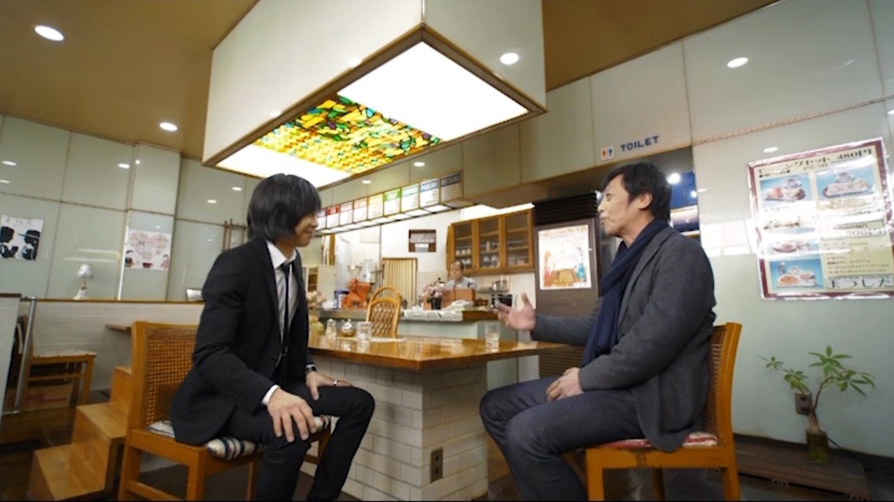 「SWITCHインタビュー 達人達」より、左から宮本浩次、挾土秀平。