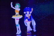 左からGUMI、音街ウナ。
